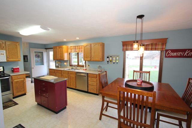 249 E 6th St, Herscher, IL 60941 photo 9