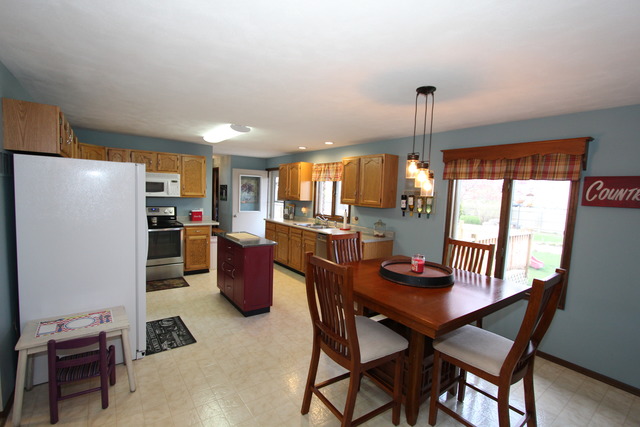 249 E 6th St, Herscher, IL 60941 photo 3