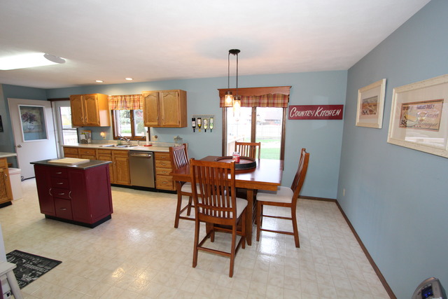 249 E 6th St, Herscher, IL 60941 photo 10