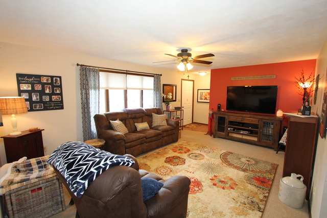 249 E 6th St, Herscher, IL 60941 photo 2