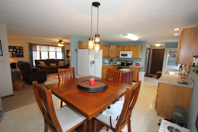 249 E 6th St, Herscher, IL 60941 photo 4