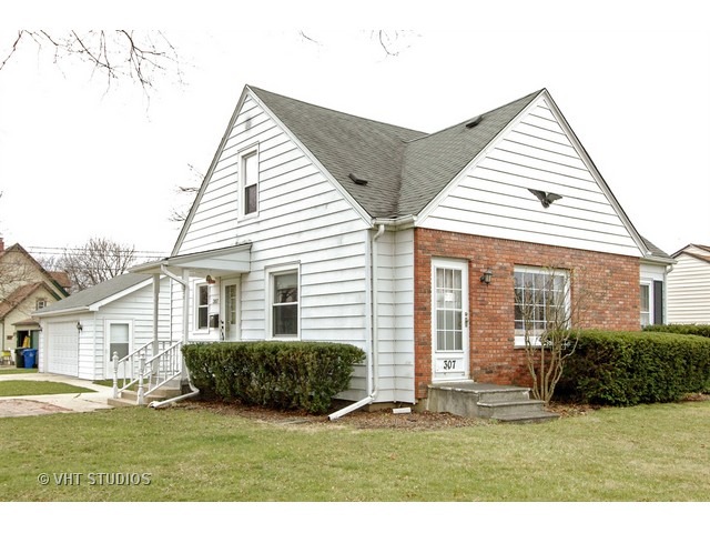 307 Edwards Ave, Dundee, IL 60118 photo 1