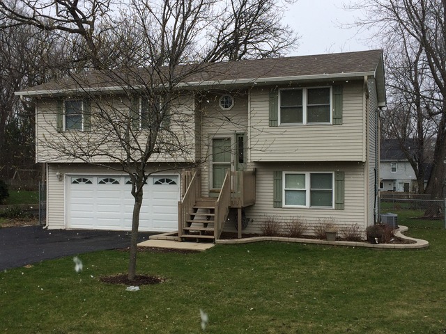 2016 W Oakleaf Dr, Mchenry, IL 60051 photo 1