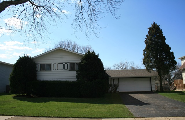 665 Jamison Ln, Hoffman Estates, IL 60169 photo 1