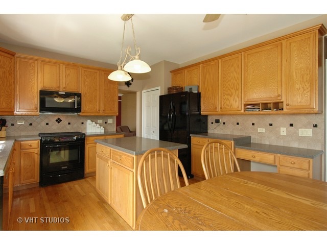 1034 Spinnaker St, Elgin, IL 60123 photo 5