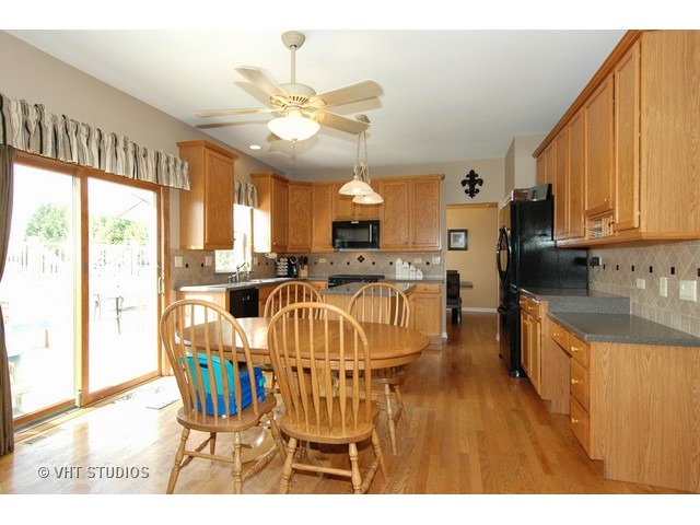1034 Spinnaker St, Elgin, IL 60123 photo 7