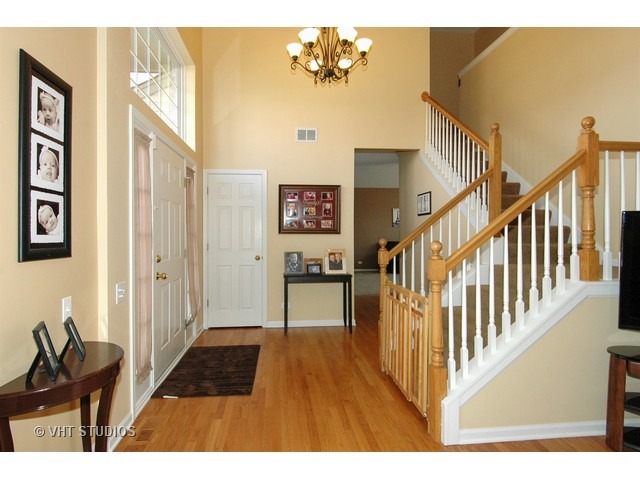 1034 Spinnaker St, Elgin, IL 60123 photo 2
