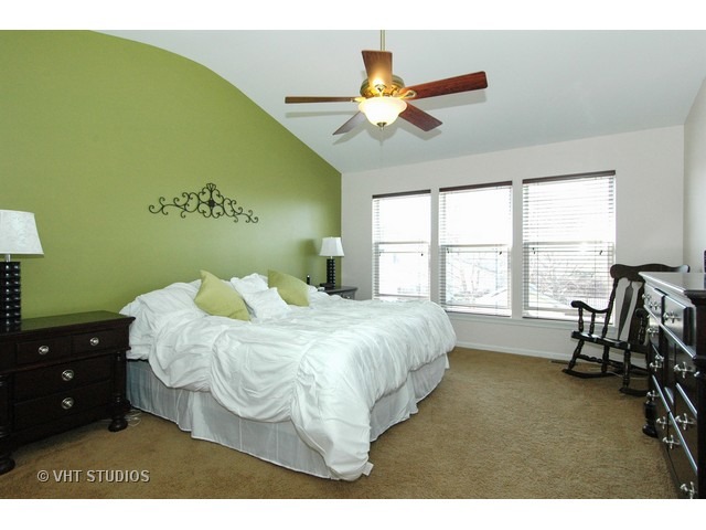 1034 Spinnaker St, Elgin, IL 60123 photo 12