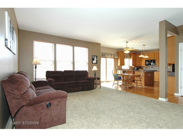 1034 Spinnaker St, Elgin, IL 60123 photo 9