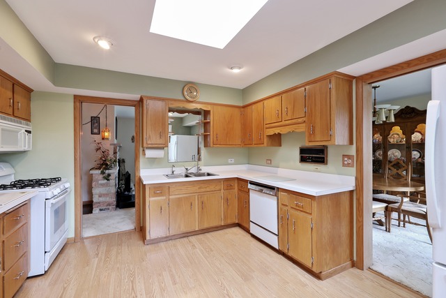 16 W540 Hillside Ln, Willowbrook, IL 60527 photo 5