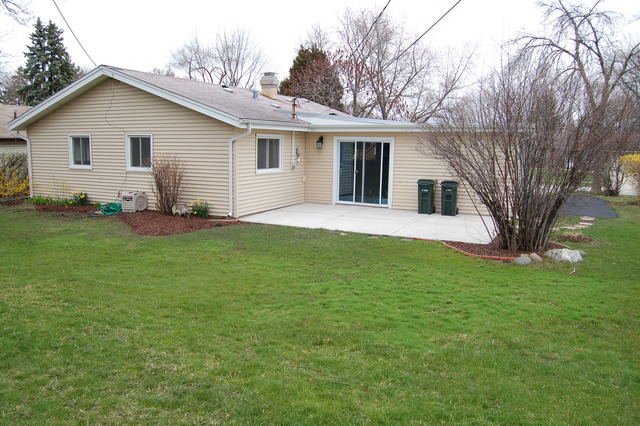 140 Pleasant St, Hoffman Estates, IL 60169 photo 3