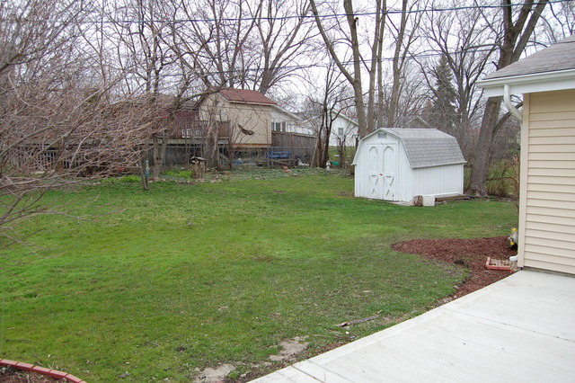 140 Pleasant St, Hoffman Estates, IL 60169 photo 4