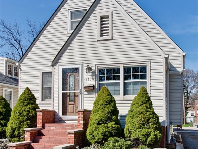 1718 E Algonquin Rd, Des Plaines, IL 60016 photo 1