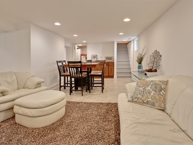 1718 E Algonquin Rd, Des Plaines, IL 60016 photo 21