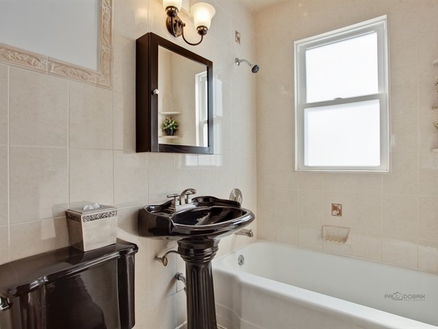1718 E Algonquin Rd, Des Plaines, IL 60016 photo 7