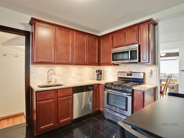 1718 E Algonquin Rd, Des Plaines, IL 60016 photo 4