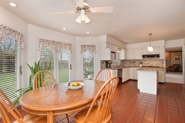 2244 Phillips Dr, Glenview, IL 60026 photo 6