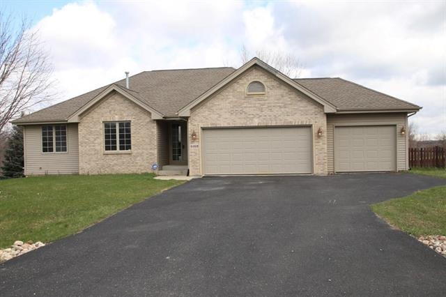 6168 Weeping Willow Ln, Roscoe, IL 61073 photo 1