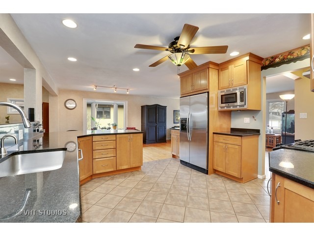 617 Elm St, Wheaton, IL 60189 photo 8