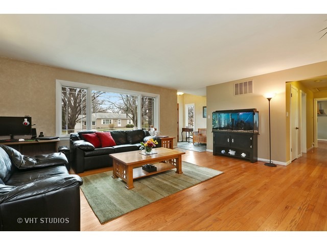 617 Elm St, Wheaton, IL 60189 photo 5