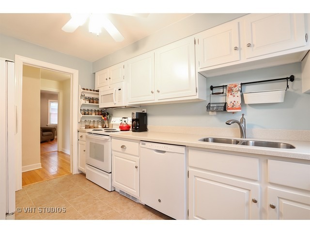 908 Stoddard Ave, Wheaton, IL 60187 photo 5
