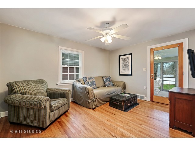 908 Stoddard Ave, Wheaton, IL 60187 photo 8