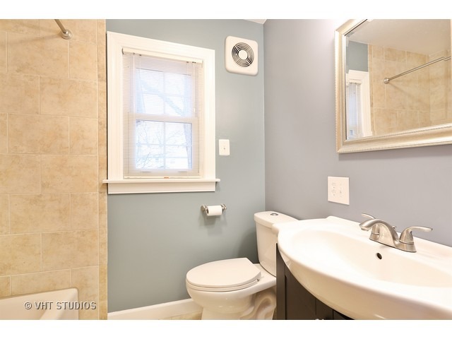 908 Stoddard Ave, Wheaton, IL 60187 photo 9