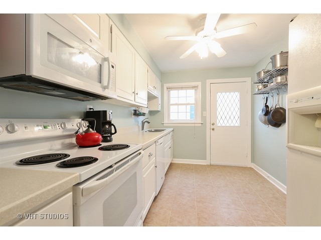 908 Stoddard Ave, Wheaton, IL 60187 photo 4