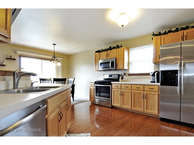 4703 Osprey Ln, Plainfield, IL 60586 photo 2