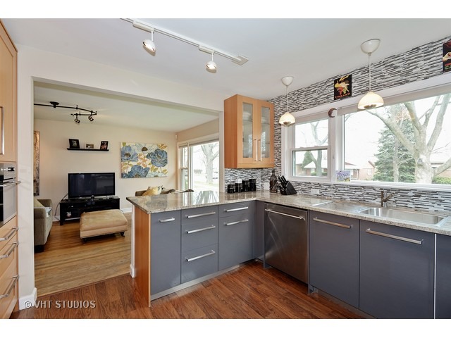 1220 Pitner Ave, Evanston, IL 60202 photo 4