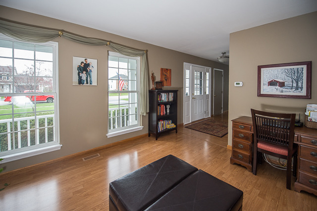 994 Longford Rd, Bartlett, IL 60103 photo 2