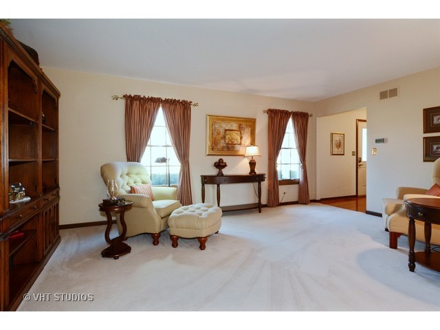 396 Glen Echo Rd, Naperville, IL 60565 photo 2