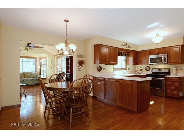 396 Glen Echo Rd, Naperville, IL 60565 photo 6
