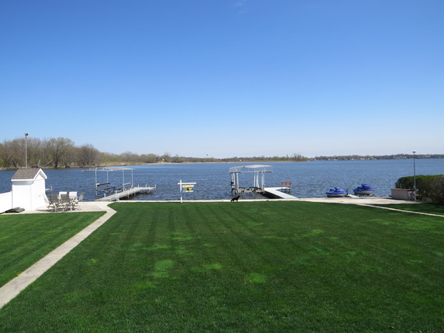 5108 N Leeside St, Mchenry, IL 60050 photo 2