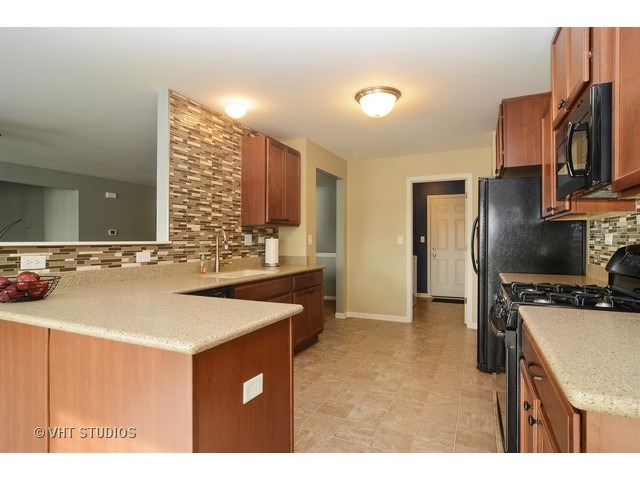 1275 Viola Ln, Round Lake, IL 60073 photo 5