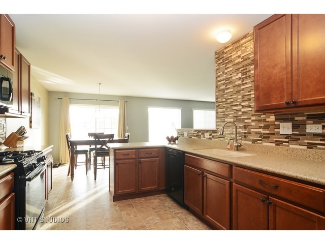 1275 Viola Ln, Round Lake, IL 60073 photo 6
