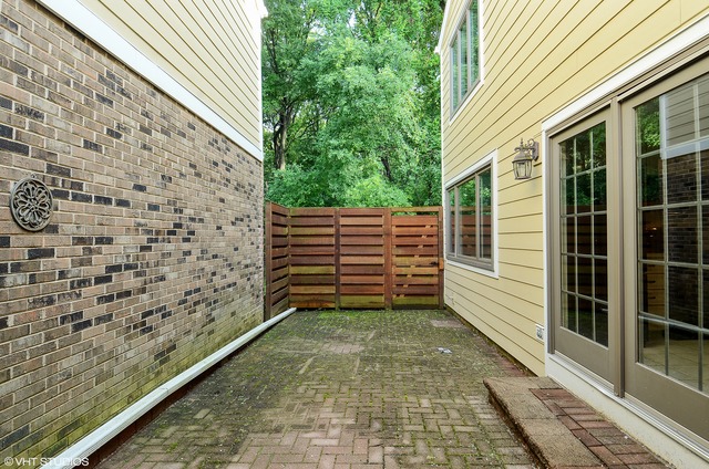 2098 Timber Ln, Wheaton, IL 60189 photo 2