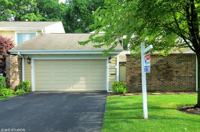 2098 Timber Ln, Wheaton, IL 60189 photo 1