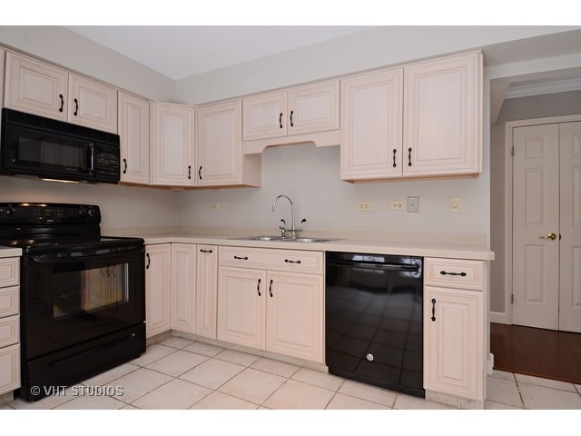 2098 Timber Ln, Wheaton, IL 60189 photo 12