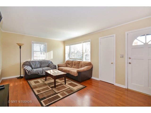 744 Orchard Ave, Aurora, IL 60506 photo 2