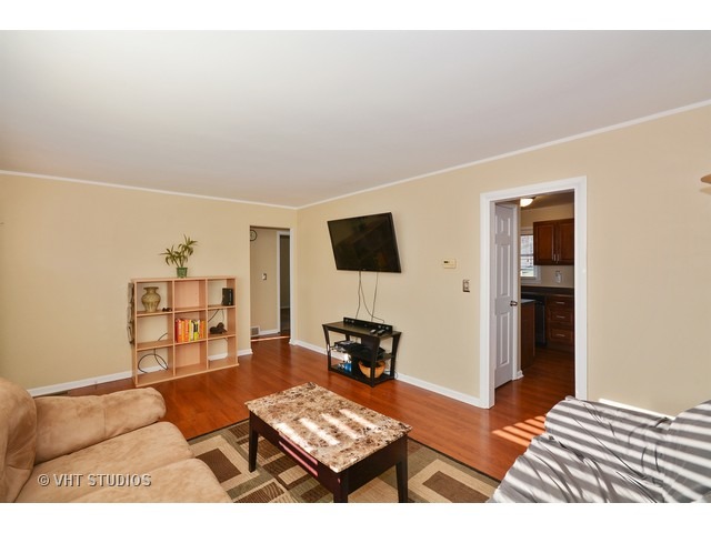 744 Orchard Ave, Aurora, IL 60506 photo 3