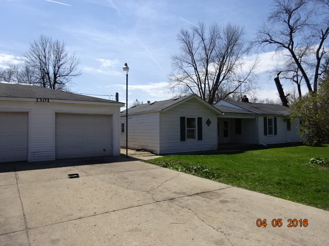 1301 Simms St, Aurora, IL 60505 photo 2