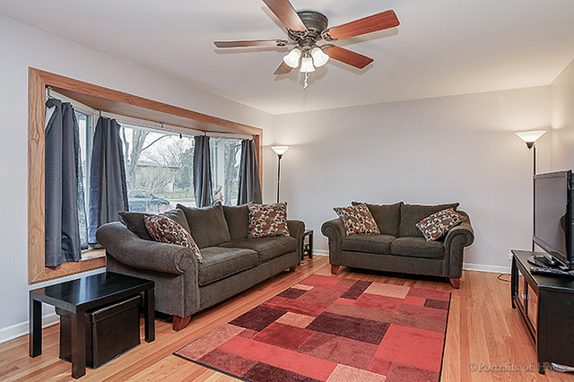 413 S Harvard Ave, Addison, IL 60101 photo 2
