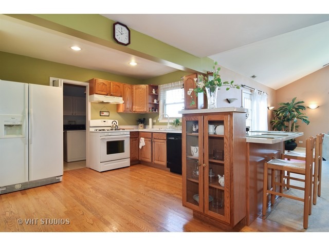 270 Aster Ln, Hoffman Estates, IL 60169 photo 3