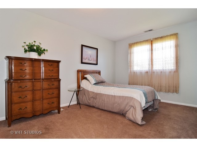 270 Aster Ln, Hoffman Estates, IL 60169 photo 8