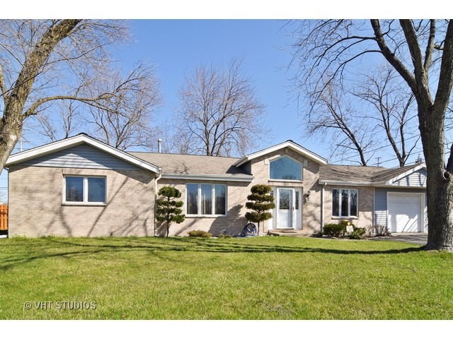 270 Aster Ln, Hoffman Estates, IL 60169 photo 1