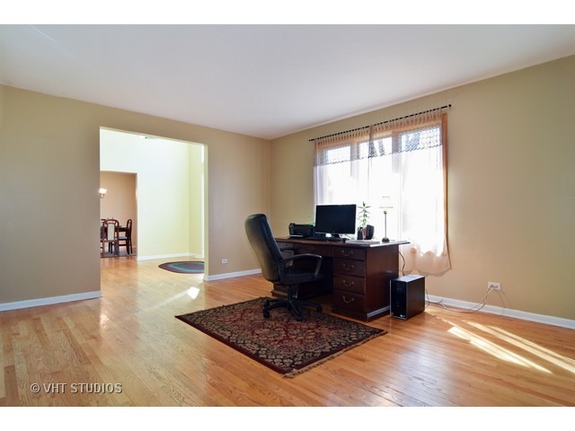 270 Aster Ln, Hoffman Estates, IL 60169 photo 2