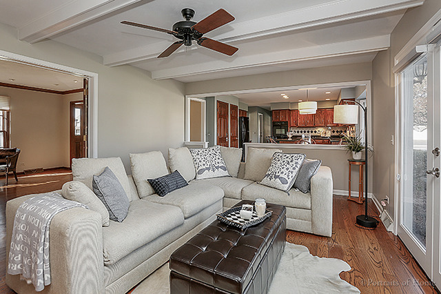 369 Bluegrass Dr, Wheaton, IL 60189 photo 5