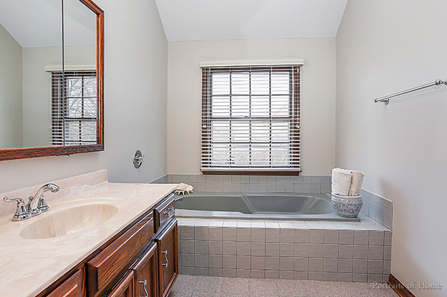 369 Bluegrass Dr, Wheaton, IL 60189 photo 17