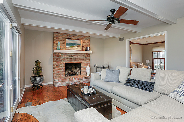 369 Bluegrass Dr, Wheaton, IL 60189 photo 4